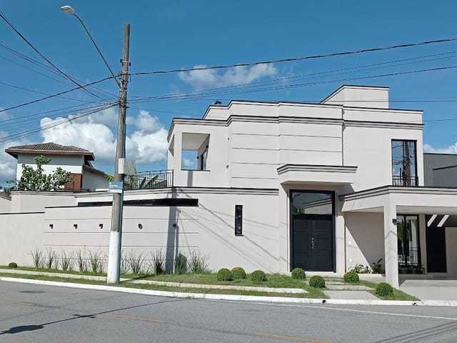 Casa com 300m² 4 quartos e 3 banheiros, à venda ou para alugar, no bairro Caminho Novo em Tremembé