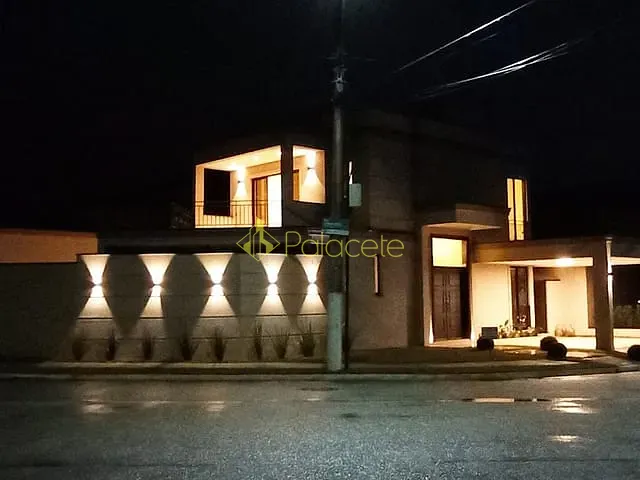 Casa com 300m² 4 quartos e 3 banheiros, à venda ou para alugar, no bairro Caminho Novo em Tremembé