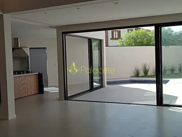 Casa com 300m² 4 quartos e 3 banheiros, à venda ou para alugar, no bairro Caminho Novo em Tremembé