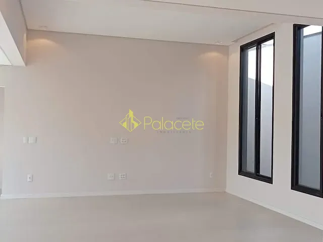 Casa com 300m² 4 quartos e 3 banheiros, à venda ou para alugar, no bairro Caminho Novo em Tremembé
