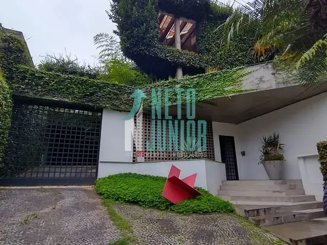 Casa com 700m² 4 quartos e 3 banheiros, à venda ou para alugar, no bairro Jardim Guedala em São Paulo