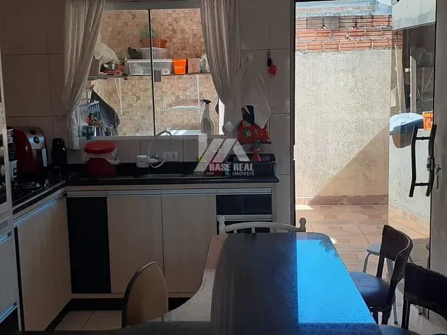 Casa com 150m² 2 quartos e 1 banheiro, à venda, no bairro Colônia Dona Luíza em Ponta Grossa