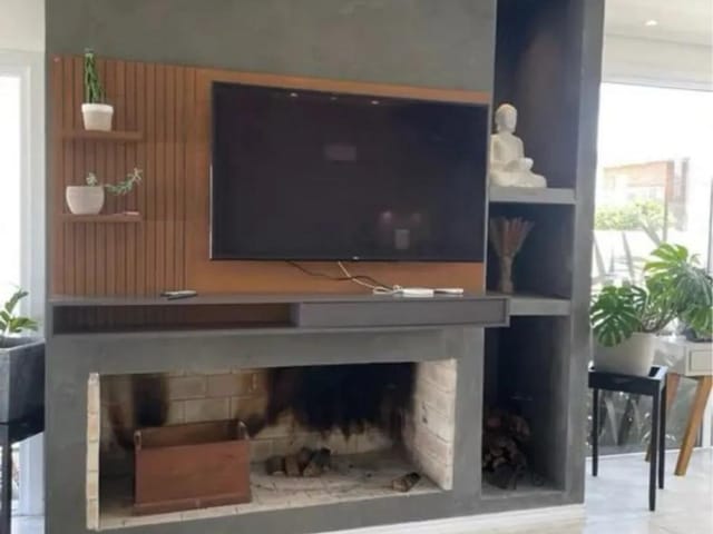 Casa com 320m² 4 quartos e 3 banheiros, à venda ou para alugar, no bairro Laranjal em Pelotas