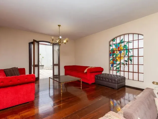 Casa com 460m² 3 quartos e 2 banheiros, à venda, no bairro Portão em Curitiba