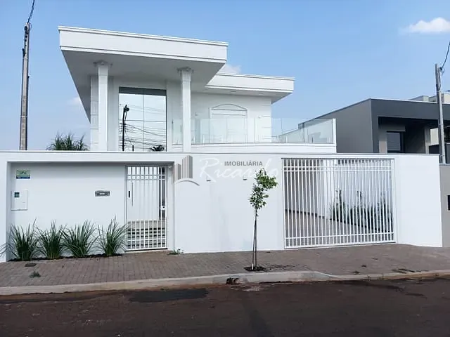 Casa com 450m² 4 quartos e 6 banheiros, à venda, no bairro Jardim Morumbi em Arapongas