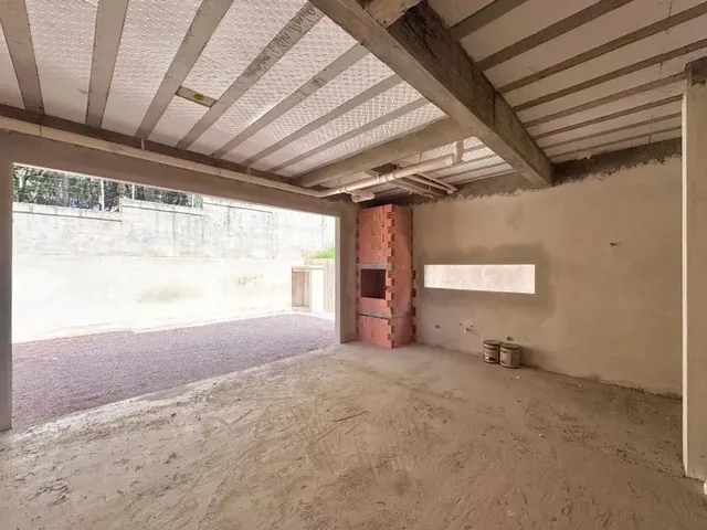Casa com 160m² 3 quartos e 5 banheiros, à venda, no bairro Santa Cândida em Curitiba