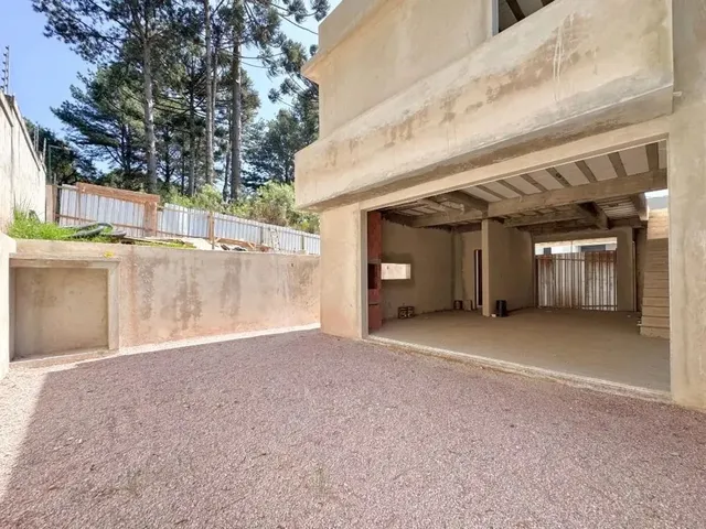 Casa com 160m² 3 quartos e 5 banheiros, à venda, no bairro Santa Cândida em Curitiba