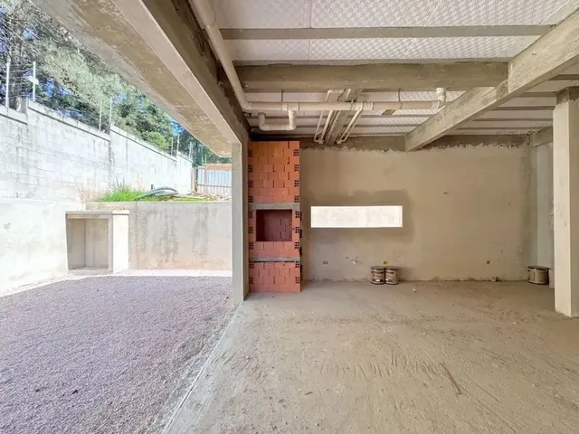 Casa com 160m² 3 quartos e 5 banheiros, à venda, no bairro Santa Cândida em Curitiba
