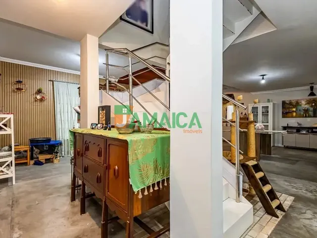 Casa com 260m² 4 quartos e 4 banheiros, à venda, no bairro Água Verde em Curitiba