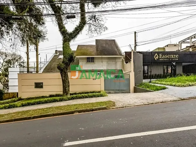 Casa com 260m² 4 quartos e 4 banheiros, à venda, no bairro Água Verde em Curitiba