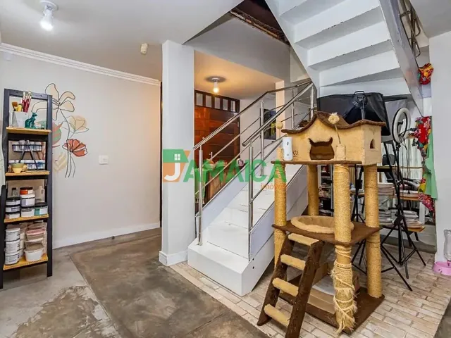 Casa com 260m² 4 quartos e 4 banheiros, à venda, no bairro Água Verde em Curitiba