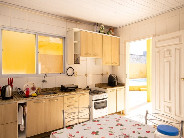 Casa com 350m² 4 quartos e 4 banheiros, à venda, no bairro Areal em Pelotas