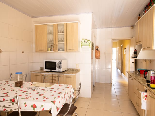 Casa com 350m² 4 quartos e 4 banheiros, à venda, no bairro Areal em Pelotas
