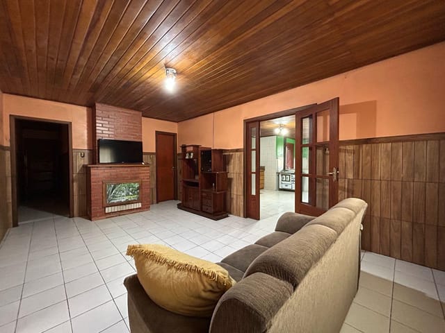 Casa com 14025m² 4 quartos e 3 banheiros, à venda, no bairro Três Vendas em Pelotas