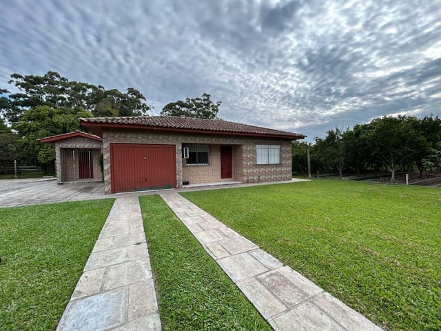 Casa com 14025m² 4 quartos e 3 banheiros, à venda, no bairro Três Vendas em Pelotas