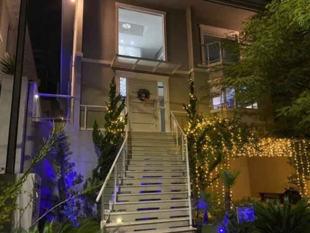 Casa com 375m² 4 quartos e 5 banheiros, à venda, no bairro Parque Sinai em Santana de Parnaíba