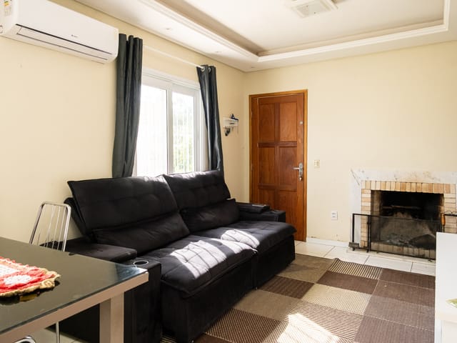 Foto do Casa - Casa no Arco Íris com 90 m², 2 dorm., 2 vagas, lareira, churrasqueira, jardim de inverno, excelente posição solar, aceita pet e com ótimo espaço interno. | UP Imóveis