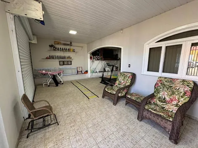 Casa 4 quartos e 2 banheiros, à venda ou para alugar, no bairro Bonsucesso em Guarapuava
