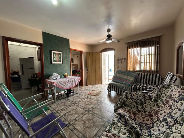 Casa com 300m² 1 quarto e 2 banheiros, à venda, no bairro Laranjal em Pelotas