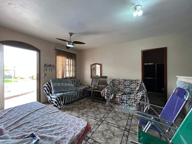 Casa com 300m² 1 quarto e 2 banheiros, à venda, no bairro Laranjal em Pelotas