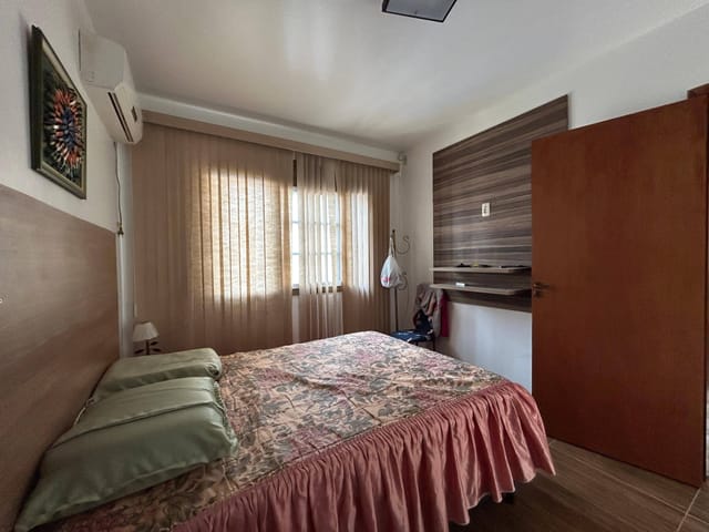 Casa com 300m² 1 quarto e 2 banheiros, à venda, no bairro Laranjal em Pelotas