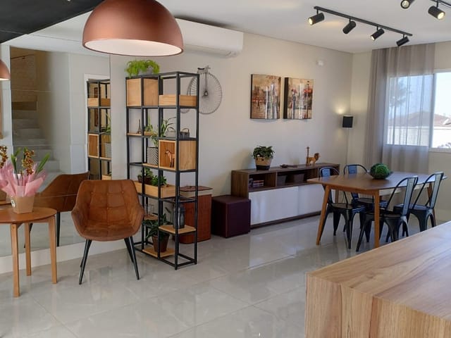 Casa com 337m² 4 quartos e 3 banheiros, à venda, no bairro Urbanova IV em São José dos Campos