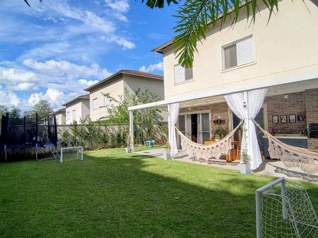 Casa com 337m² 4 quartos e 3 banheiros, à venda, no bairro Urbanova IV em São José dos Campos