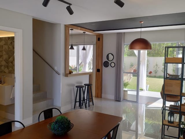 Casa com 337m² 4 quartos e 3 banheiros, à venda, no bairro Urbanova IV em São José dos Campos
