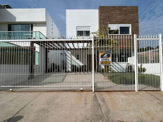 Casa com 300m² 3 quartos e 3 banheiros, à venda, no bairro Laranjal em Pelotas