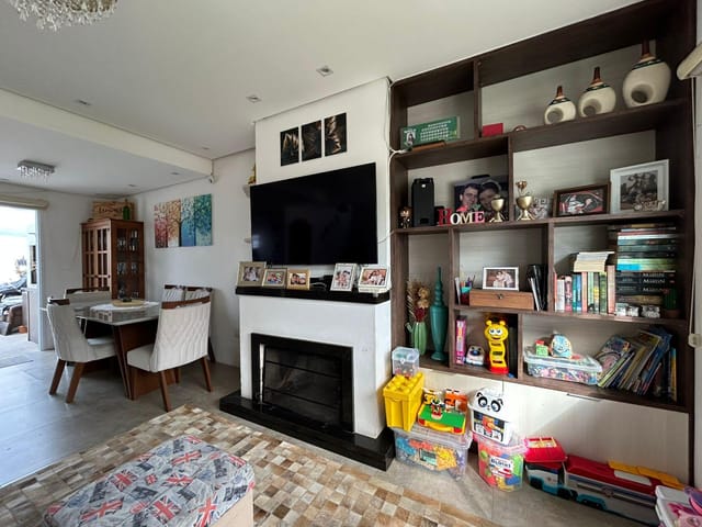 Casa com 300m² 3 quartos e 3 banheiros, à venda, no bairro Laranjal em Pelotas