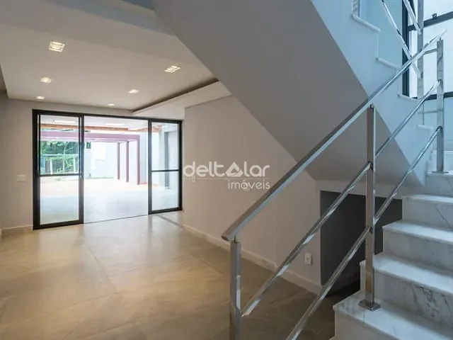 Casa com 240m² 4 quartos e 3 banheiros, à venda, no bairro Planalto em Belo Horizonte
