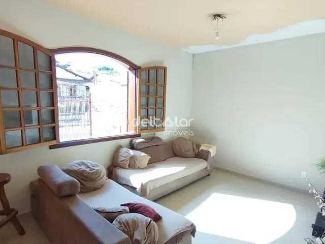 Casa com 258m² 4 quartos e 2 banheiros, à venda, no bairro Santa Amélia em Belo Horizonte