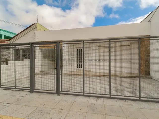 Casa 3 quartos e 3 banheiros, à venda ou para alugar, no bairro Centro em Pelotas