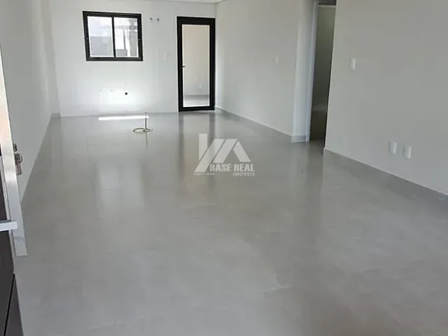 Casa com 200m² 3 quartos e 2 banheiros, à venda, no bairro Contorno em Ponta Grossa