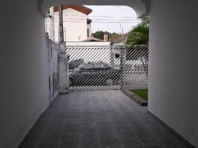 Casa com 410m² 3 quartos e 2 banheiros, à venda, no bairro Vila Pinheiro em Jacareí