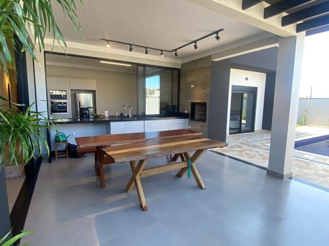 Casa com 451m² 4 quartos e 3 banheiros, à venda, no bairro Colinas do Paratehy em São José dos Campos