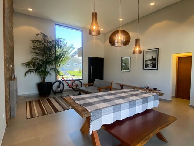 Casa com 451m² 4 quartos e 3 banheiros, à venda, no bairro Colinas do Paratehy em São José dos Campos