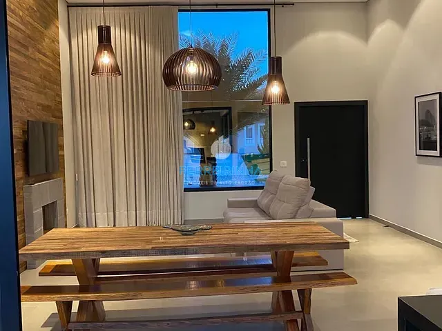 Casa com 451m² 4 quartos e 3 banheiros, à venda, no bairro Colinas do Paratehy em São José dos Campos