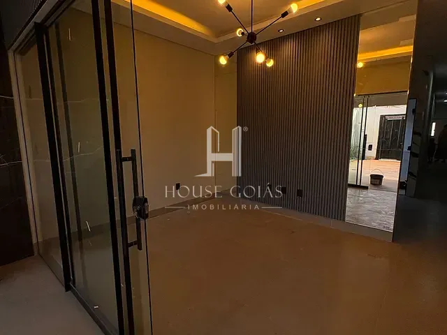 Casa com 200m² 3 quartos e 2 banheiros, à venda, no bairro Parque Buriti em Goiânia