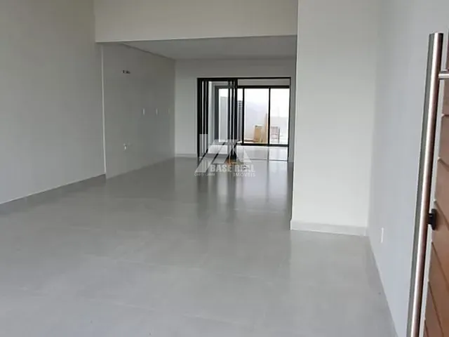 Casa com 200m² 3 quartos e 2 banheiros, à venda, no bairro Contorno em Ponta Grossa