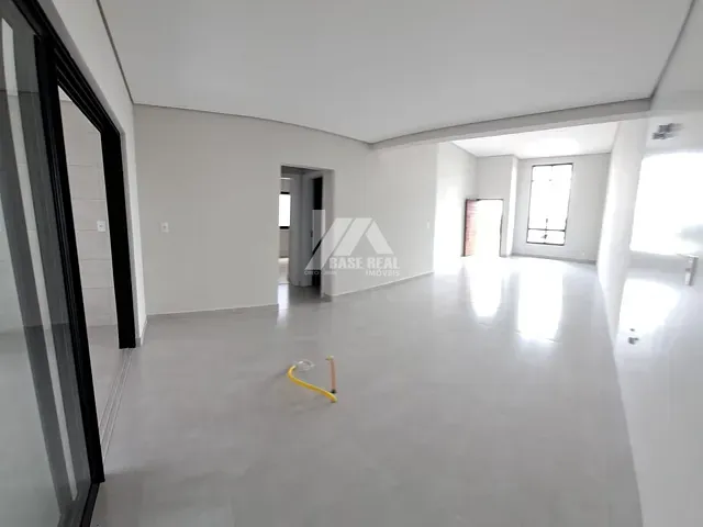 Casa com 200m² 3 quartos e 2 banheiros, à venda, no bairro Contorno em Ponta Grossa