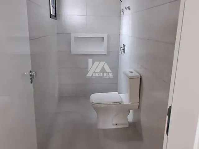 Casa com 200m² 3 quartos e 2 banheiros, à venda, no bairro Contorno em Ponta Grossa