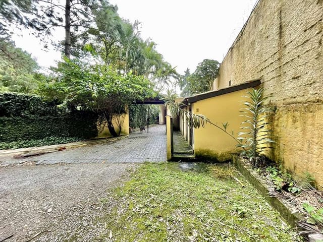 Casa com 2000m² 4 quartos e 7 banheiros, à venda, no bairro Chácara de La Rocca em Carapicuíba