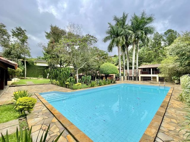 Casa com 2000m² 4 quartos e 7 banheiros, à venda, no bairro Chácara de La Rocca em Carapicuíba