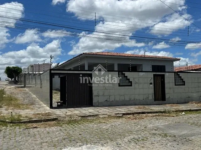 Casa 3 quartos e 3 banheiros, para alugar, no bairro Centenário em Campina Grande