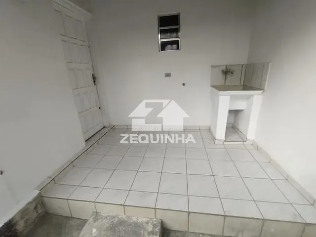 Casa com 110m² 1 quarto e 1 banheiro, para alugar, no bairro Vila Osasco em Osasco