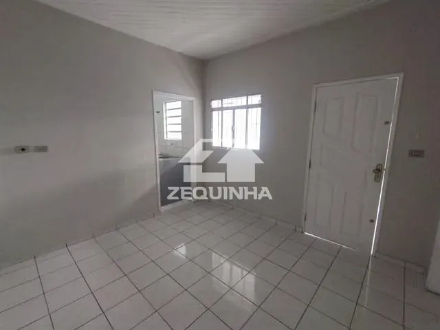 Casa com 110m² 1 quarto e 1 banheiro, para alugar, no bairro Vila Osasco em Osasco
