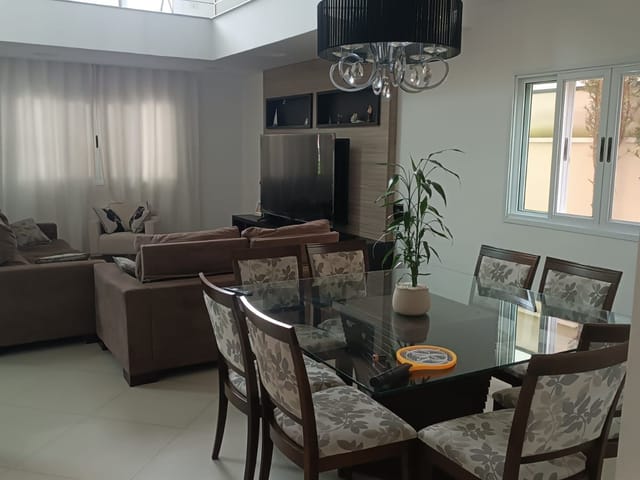 Casa com 315m² 4 quartos e 3 banheiros, à venda, no bairro Jardim San Marino em São José dos Campos