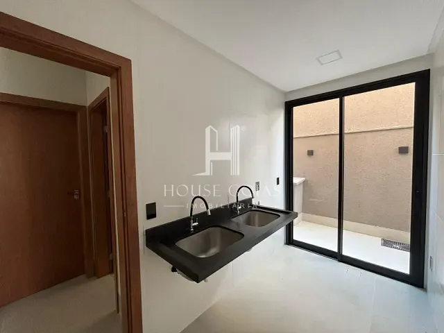 Casa com 250m² 3 quartos e 4 banheiros, à venda, no bairro Jardins Sevilha em Aparecida de Goiânia