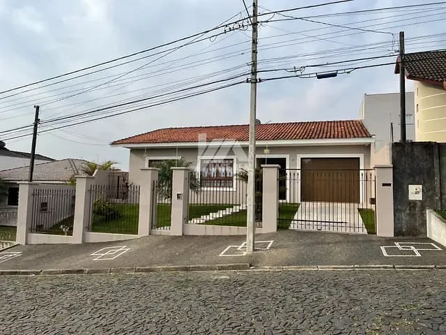 Casa com 675m² 3 quartos e 3 banheiros, à venda, no bairro Orfãs em Ponta Grossa